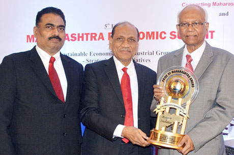Dr. Raghunath Mashelkar, President of Global Research Alliance & Former Director General of Council of Scientific & Industrial Research (CSIR) presenting PRIDE OF MAHARASHTRA AWARD 2018 for BRAND AMBASSADOR OF MAHARASHTRA (Research & Innovation) to Dr. G. M. Warke, Founder & CMD, HiMedia Laboratories Pvt. Ltd. Shri. Chandrakant Salunkhe, Founder & President, Maharashtra Industry Development Association and SME Chamber of India were present